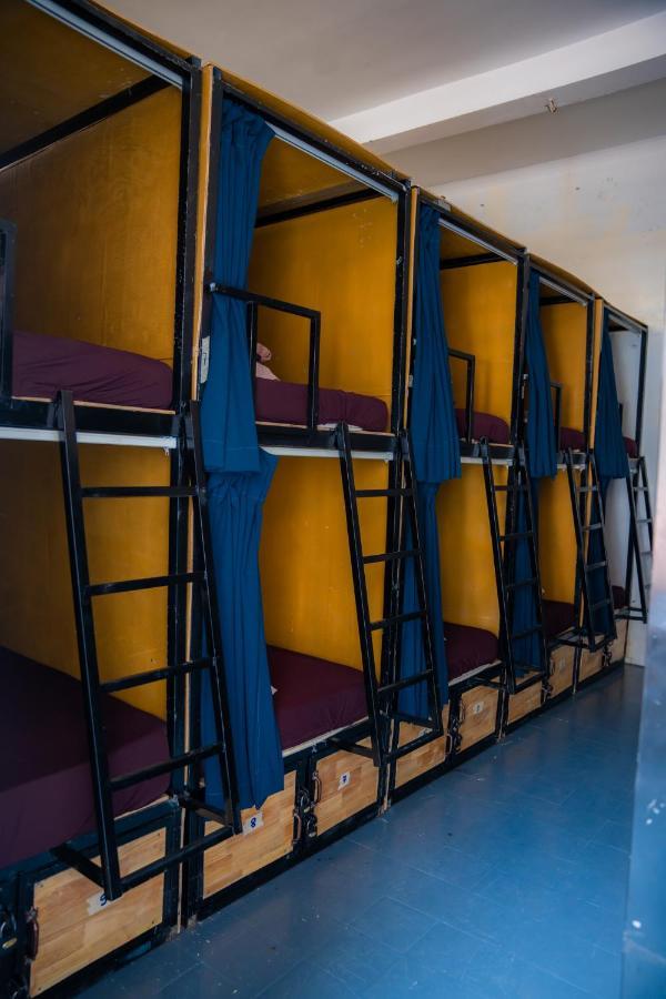 Sacred Lotus - Vegan Cafe X Hostel Phnom Penh Exterior photo