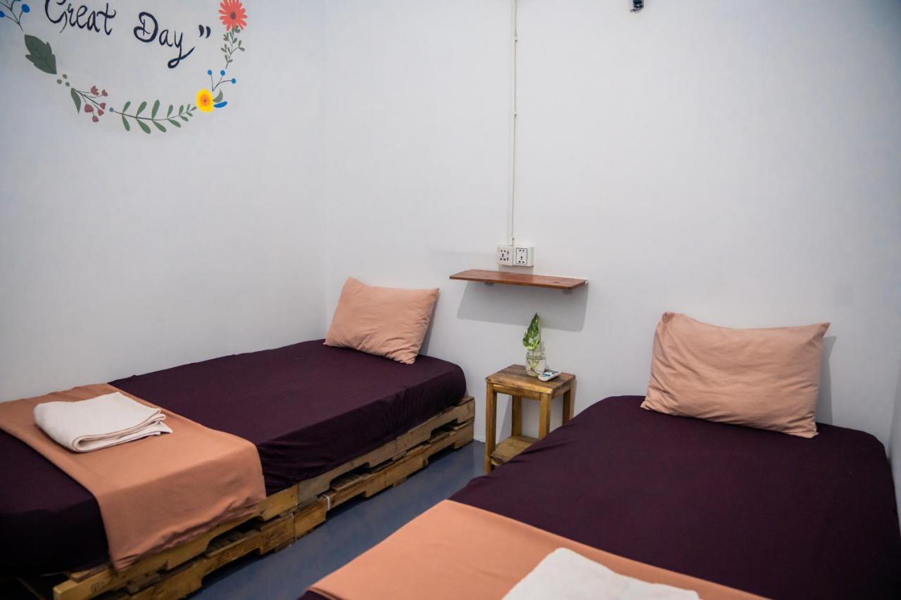 Sacred Lotus - Vegan Cafe X Hostel Phnom Penh Exterior photo