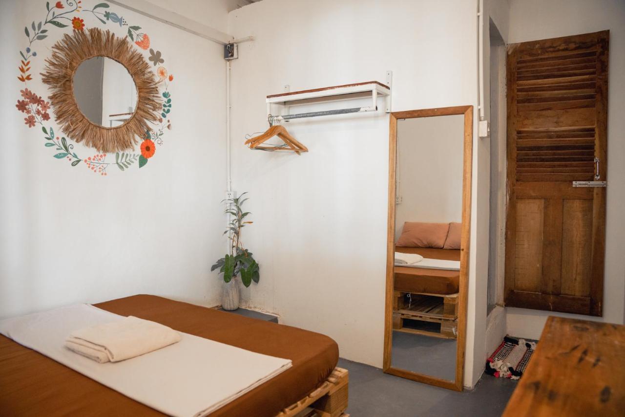 Sacred Lotus - Vegan Cafe X Hostel Phnom Penh Exterior photo